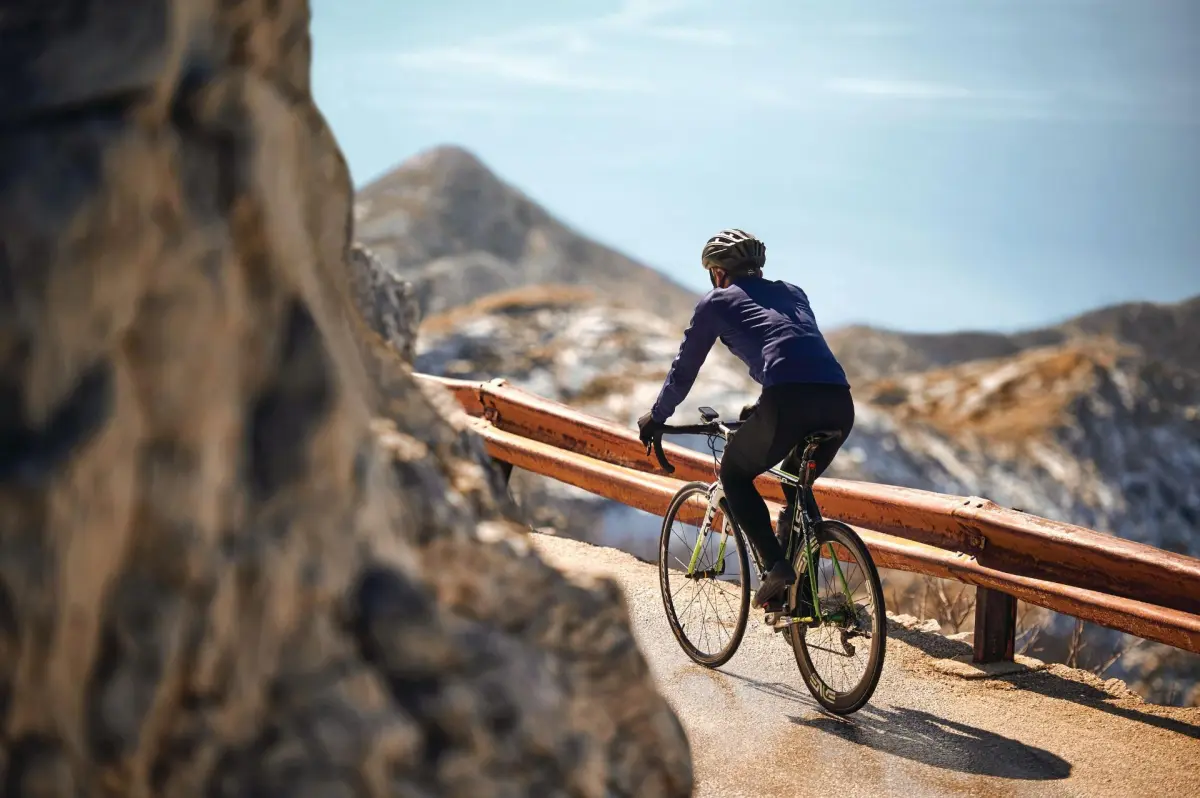 Bicyklovanie do kopca: tipy na lepší výkon a menej trápenia